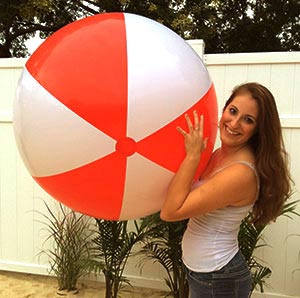 25 / 48'' Red & White Beach Balls